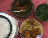 Foto langkah ke 3 dari resep Sayur Bayam + Telor + Tempe + Sambal Tomat.