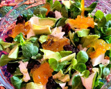 Foto del paso 3 de la receta: Ensalada de canónigos con aguacate, queso fresco y mermelada de naranja