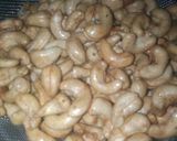 Foto langkah ke 3 dari resep 152. Kacang Mede goreng.