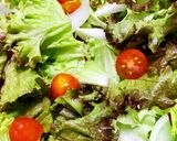 Hình bước làm 1 của món Salad Trộn Sốt Mè Rang Chay