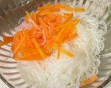 Foto langkah ke 3 dari resep Lumpia bihun wortel.