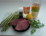 Foto del paso 1 de la receta: Filetes de atún plancha con espárragos trigueros