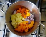 Une image de l'étape 2 de Soupe de lentilles corail 🥣.