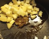 A picture of step 2 of Burnt Onions with Green Beans and Potatoes.