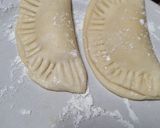 Foto del paso 7 de la receta: Empanada de atún con salsa bechamel 🥟