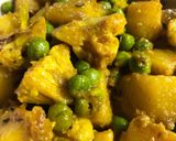 A picture of step 8 of Potato, cauliflower and pea curry - vegan.