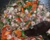 Foto langkah ke 5 dari resep Tumis Cumi Asin Cabe Ijo.