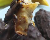Foto del paso 4 de la receta: Palito Helado de Banana con Baño de Dulce de Leche, Cereales y Chocolate
