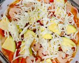 Hình bước làm 2 của món “Pizza lười” với đế bánh tortilla