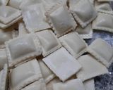 Foto del paso 2 de la receta: Ravioles con salsa exprés