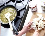 Foto del paso 2 de la receta: Quesito en salsa verde