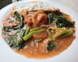 รูปขั้นตอนการทำที่ 6 ของ ราดหน้าหมูนุ่ม_ไข่กรอบ🥬🍳