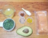Foto del paso 1 de la receta: Tostadas de salmón con kale y aguacate