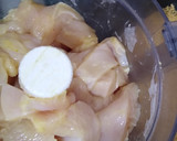 Foto del paso 2 de la receta: Nuggets / Bocaditos crujientes de pollo (sin tacc)