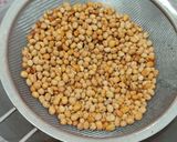 Foto langkah ke 1 dari resep Kacang Kedelai Goreng.
