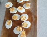Foto del paso 1 de la receta: Huevos rellenos de bonito y pimiento morrón