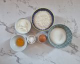Foto del passaggio 1 della ricetta Torta Soffice allo Yogurt Greco con Mirtilli Caldi