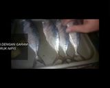 Foto langkah ke 1 dari resep Ikan kembung goreng sambal dabu praktis.