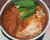 Foto langkah ke 1 dari resep Spicy Budae Jjigae.