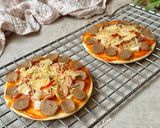 Foto langkah ke 4 dari resep Pizza Mini.
