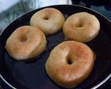 Foto langkah ke 6 dari resep Donat Tepung Terigu tanpa Diuleni Lama.