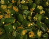 भिंडी फ्राई (bhindi fry recipe in Hindi) रेसिपी चरण 2 फोटो