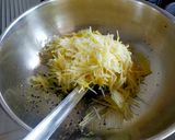 A picture of step 2 of Raw Papaya Sambhara.