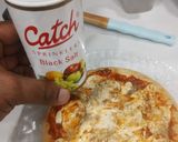 A picture of step 4 of Onion capcicum tomato pizza.