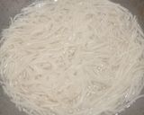 চিকেন চাউমিন(Chicken Chow mien recipe in Bengali) রেসিপির ধাপ 1 ছবি