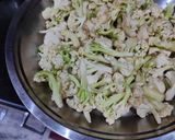 A picture of step 2 of Cauliflower pickle.