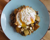 Foto del paso 7 de la receta: Patatas y champiñones al pesto con provolone y huevo frito