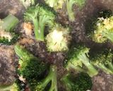 A picture of step 4 of Garlic & white wine sauce for vegetables.