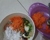 Foto langkah ke 2 dari resep Dimsum ayam wortel.