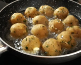 Foto del paso 4 de la receta: Guisantes con albóndigas de atún