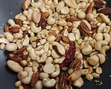 Foto del paso 1 de la receta: Pollo en salsa de 7 nueces (mole casero)