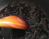 Foto del paso 1 de la receta: Torta Negra de Ciruelas 🥧🖤Torta ochentosa para decorar o dejar así 🎂 especial cumpleaños 🥳🎁