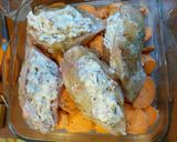 Sajtkrémes-baconos csirkemell rozmaringos édesburgonyával recept fázis 5 fotója