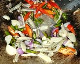 Foto langkah ke 2 dari resep Whole Cauliflower Tumis Pedas.