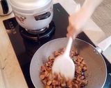 Foto langkah ke 3 dari resep Kwetiau Rebus Daging Jamur.