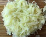 Foto del paso 1 de la receta: Tortilla de papa rallada