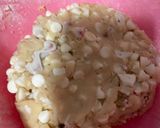 A picture of step 3 of White chocolate peppermint pretzel cookies.