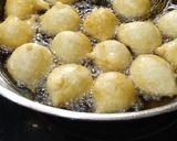 A picture of step 4 of Dahi Vada.