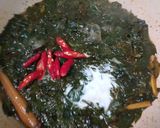 Foto langkah ke 3 dari resep Gulai daun singkong (bumbu instan).