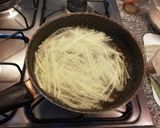 Foto del paso 7 de la receta: Pollo frito muy especiado con papas pay 