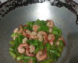 Foto langkah ke 4 dari resep Tumis buncis udang saus tiram.
