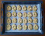 Foto del passaggio 10 della ricetta Biscotti pasquali con stampi a rilievo
