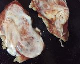 Foto del paso 3 de la receta: Milanesa de pollo caseras (napolitana)