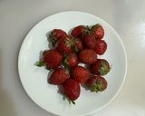 Foto langkah ke 1 dari resep Roasted Milk Tea Strawberry.