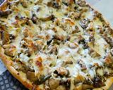 Foto del paso 5 de la receta: Pizza de hojaldre de verduras y pollo asado