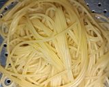 Foto langkah ke 1 dari resep Spaghetti Aglio Olio Sosis.